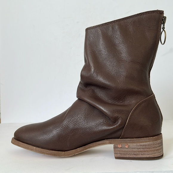 Beek Ostrich Mid Calf Boot in Saddle size 7.5M NIB